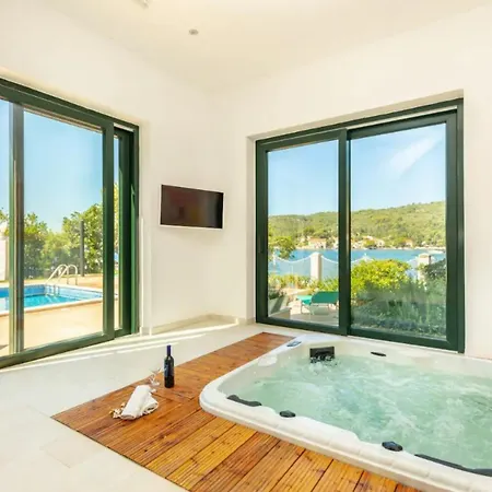 Oasis - By The Sea, Heated Pool And Jacuzzi *