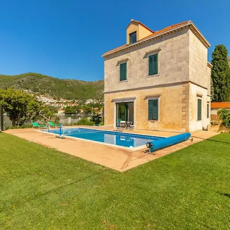 Villa Oasis - By The Sea, Heated Pool And Jacuzzi *