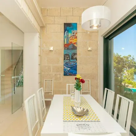 Oasis - By The Sea, Heated Pool And Jacuzzi Villa *