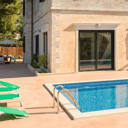 Villa Oasis - By The Sea, Heated Pool And Jacuzzi