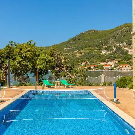Oasis - By The Sea, Heated Pool And Jacuzzi